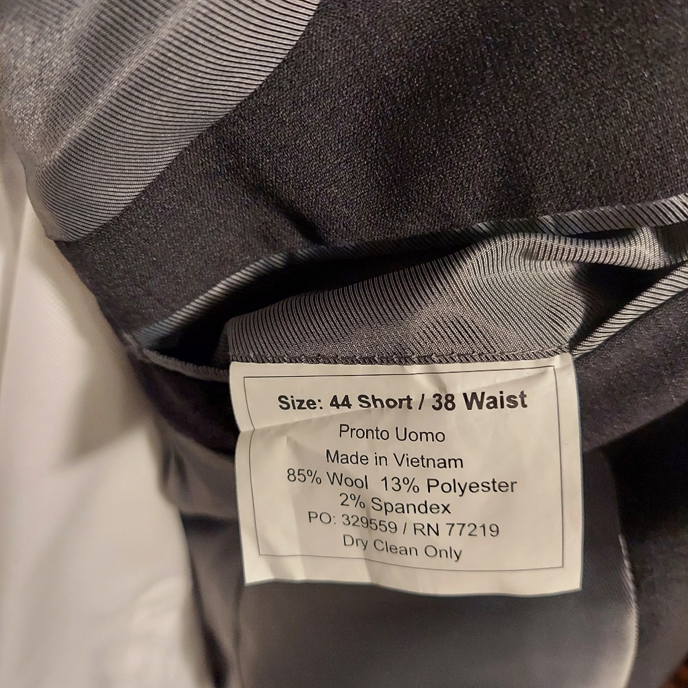 Men's Warehouse-Pronto Uomo wool suit. 44short, 38/30 pants, shirt 17 1/2- 32/33 - Picture 4 of 8